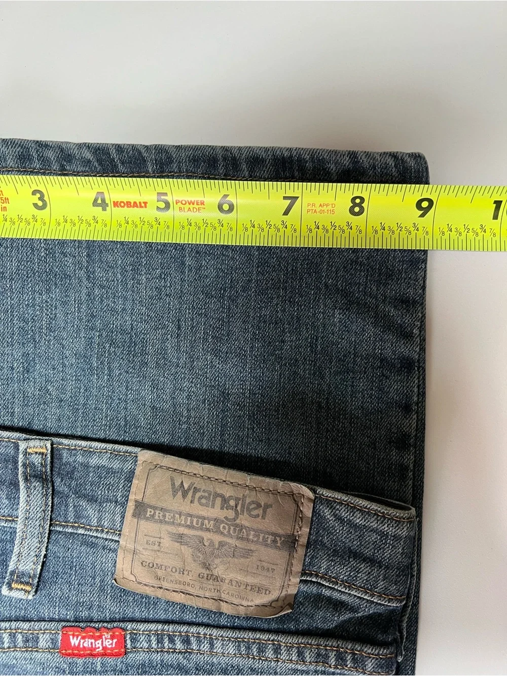 40x30 Wrangler Men's Relaxed Fit Blue Jeans with Comfort Flex Waistband